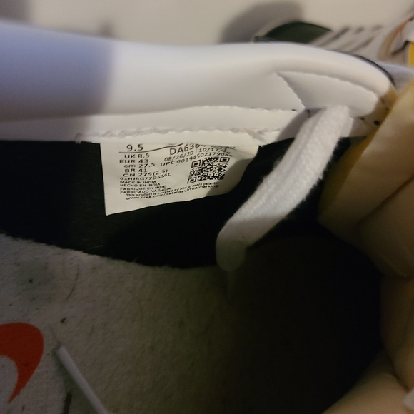 Nike - Picture 4 of 4